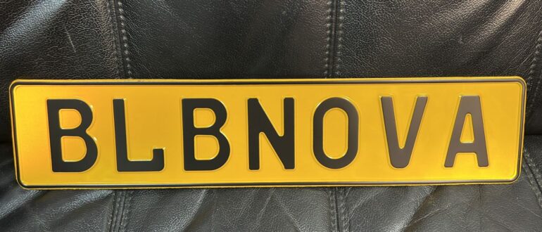 Номерной знак желтый