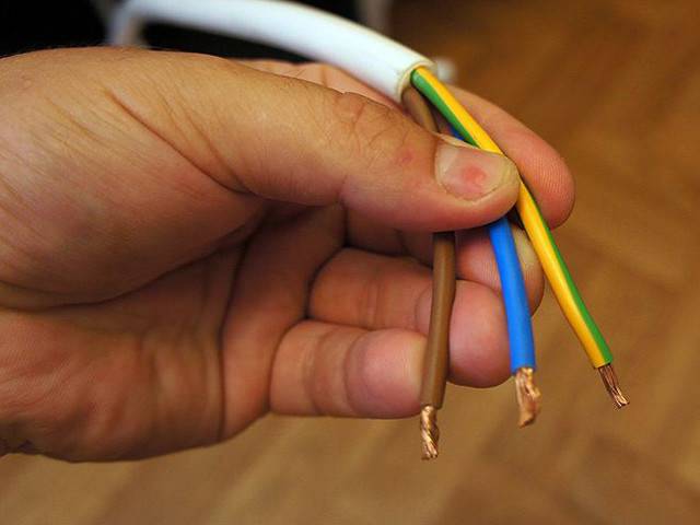Белый провод: плюс или минус, цветовое обозначение заземления и нуля на проводах