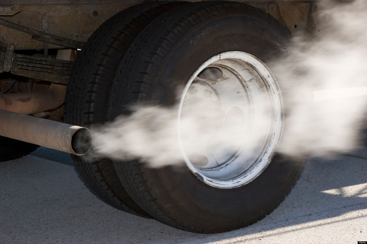Причины чрезмерного выхлопа дыма дизельного двигателя: черного, синего, белого