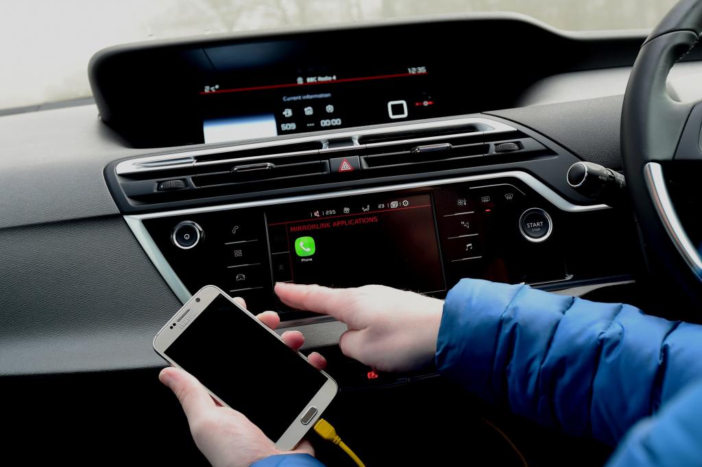 Как подключить айфон к магнитоле: iphone в машине через usb или блютуз
