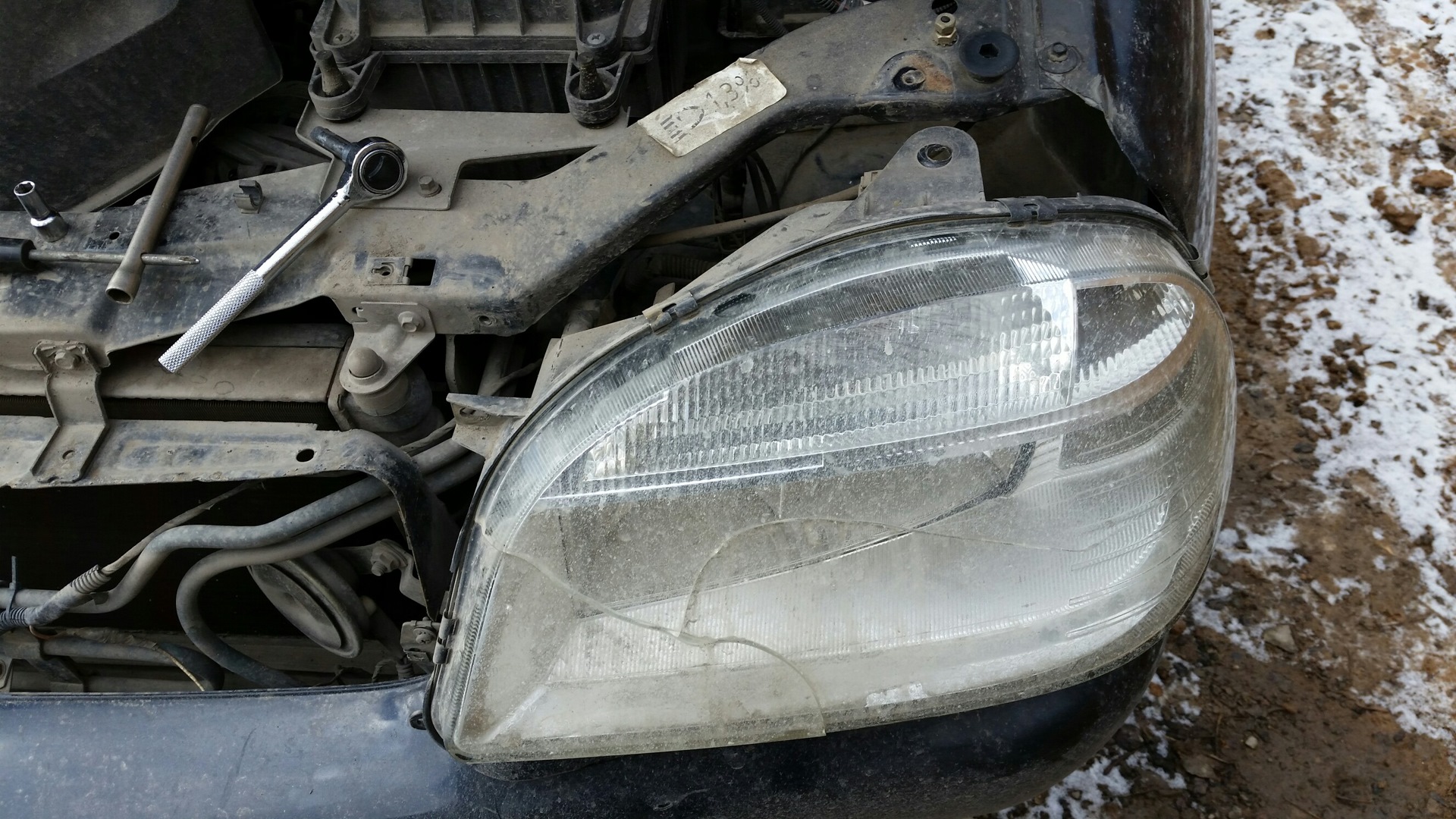 Шевроле нива — замена лампы освещения салона автомобиля — журнал за рулем