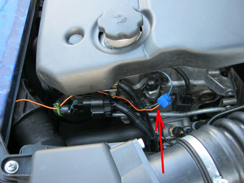 При нажатии на педаль газа машина с инжектором глохнет — в чем причины неполадки
