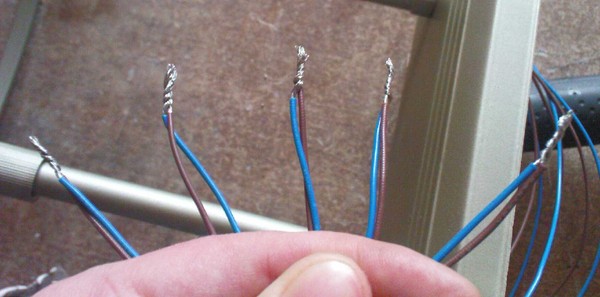 Два провода синий и коричневый какой плюс